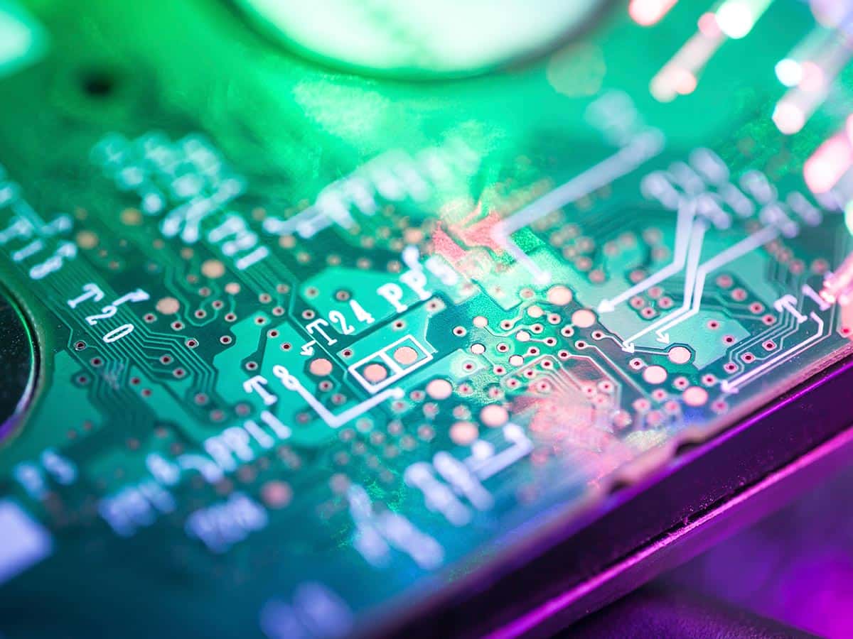 moxa-thumbnail-simplifying-connectivity-for-pcb-production-line-monitoring